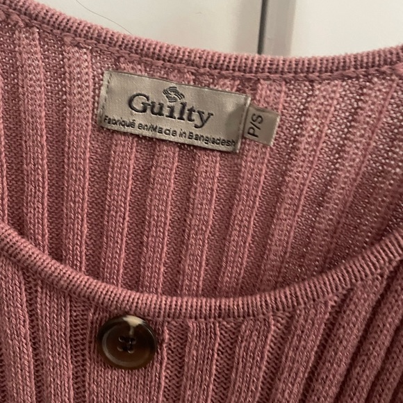 Super flattering short sleeve top, cinches your waist! Size small. - Picture 2 of 3